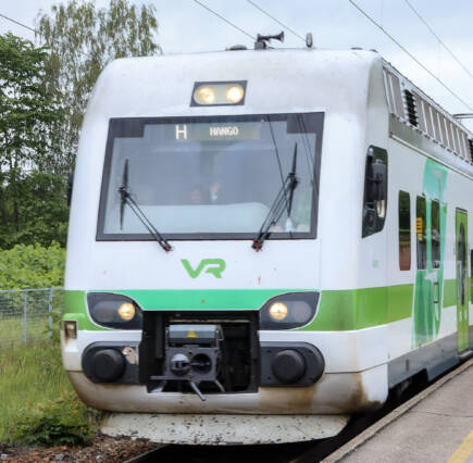 Hangon juna edestä kuvattuna