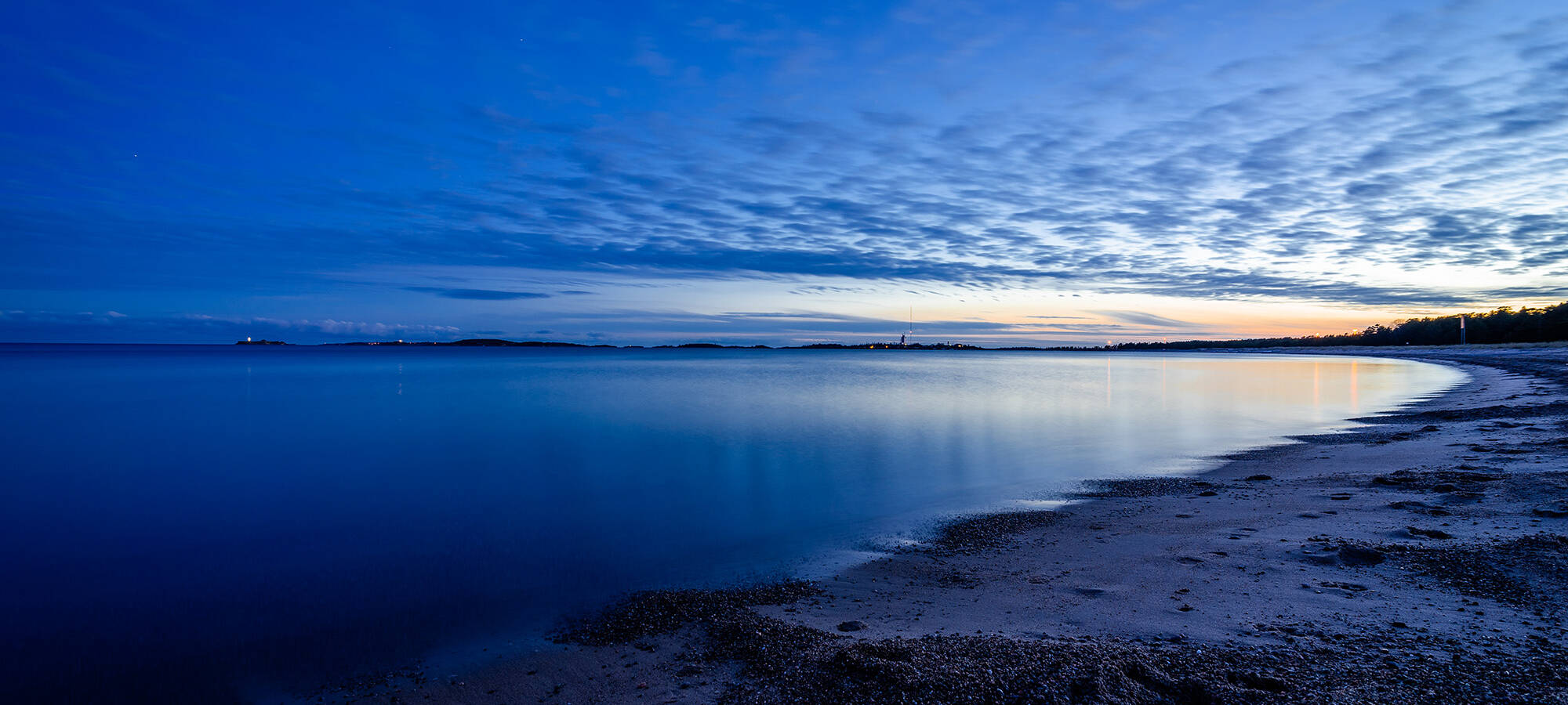 Tulliniemen ranta auringonlaskun aikaan illalla
